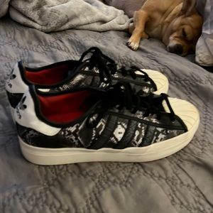 Adidas black and white snake skin shell top platform tennis shoe size 8